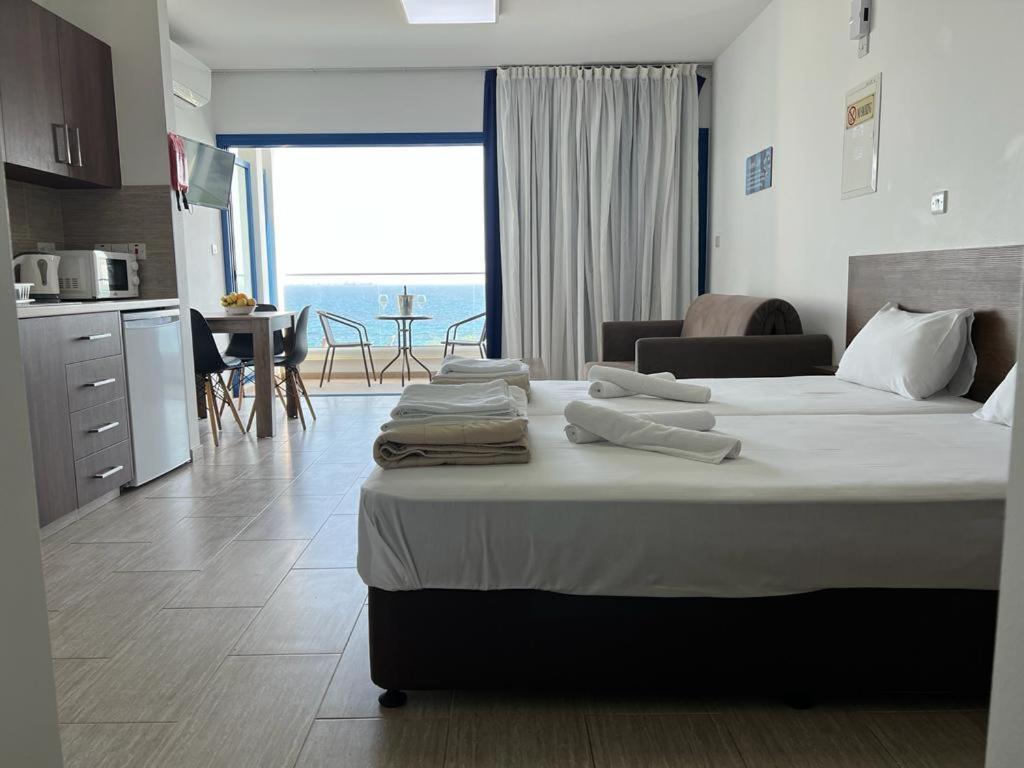 Governors Beach Panayiotis Aparthotel Exterior photo