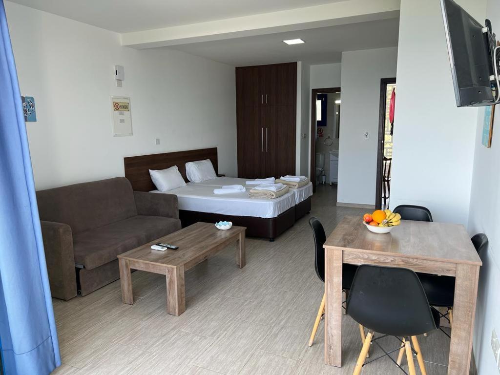 Governors Beach Panayiotis Aparthotel Exterior photo